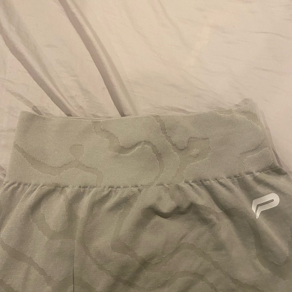 Pursue Fitness Sustainable Seamless Leggings
Cloud Grey size Large - Picture 5 of 15